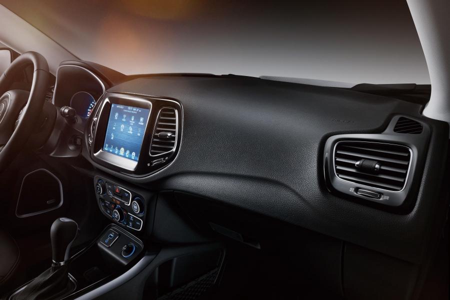 Детали интерьера Jeep Compass Limited (MP) 2016 года  (CN) (фото 12 из 15)